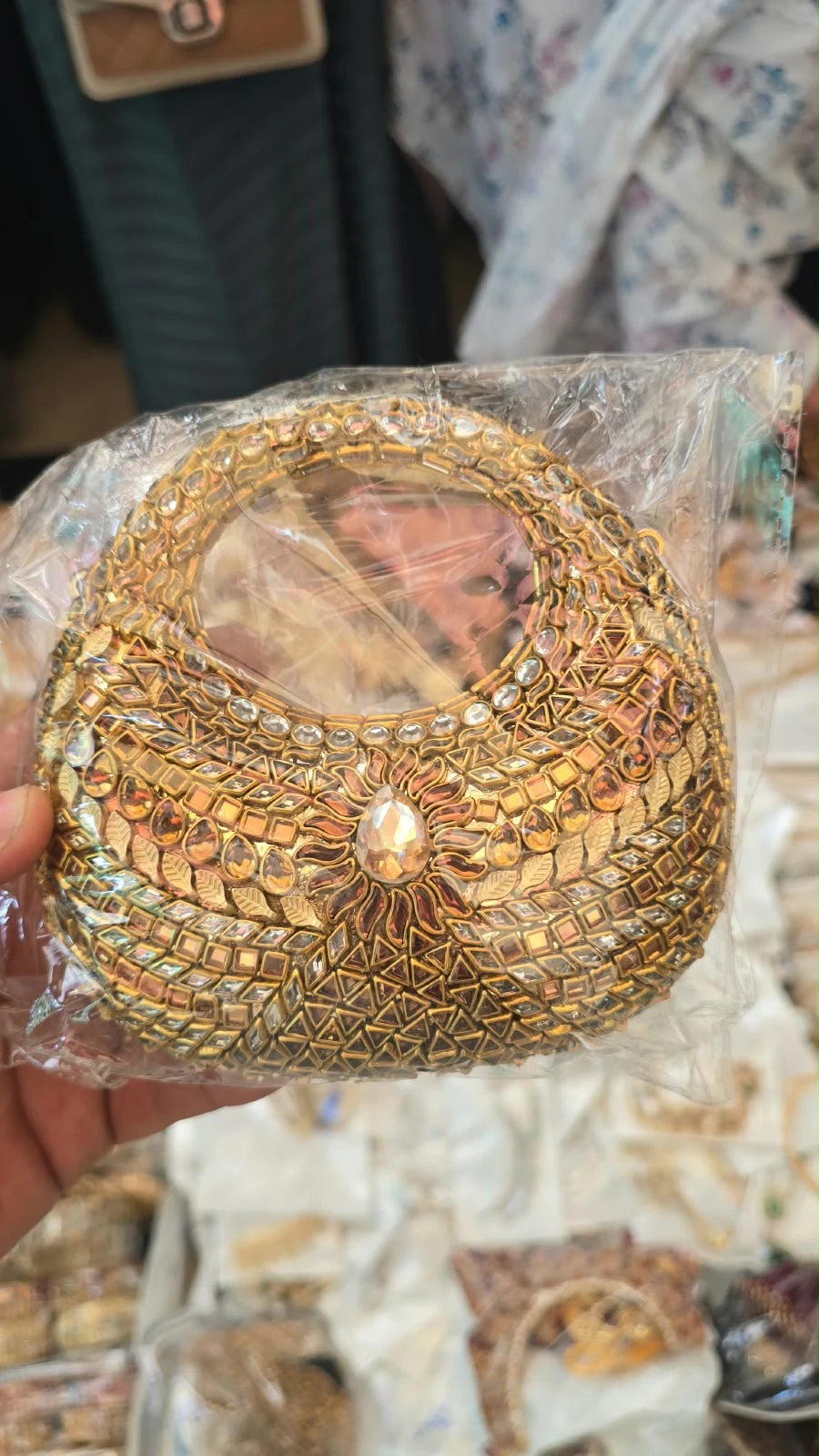Metal clutch