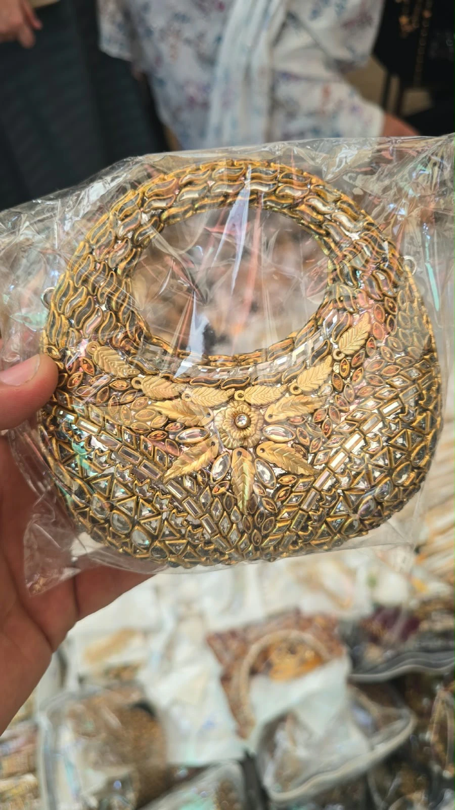 Metal clutch