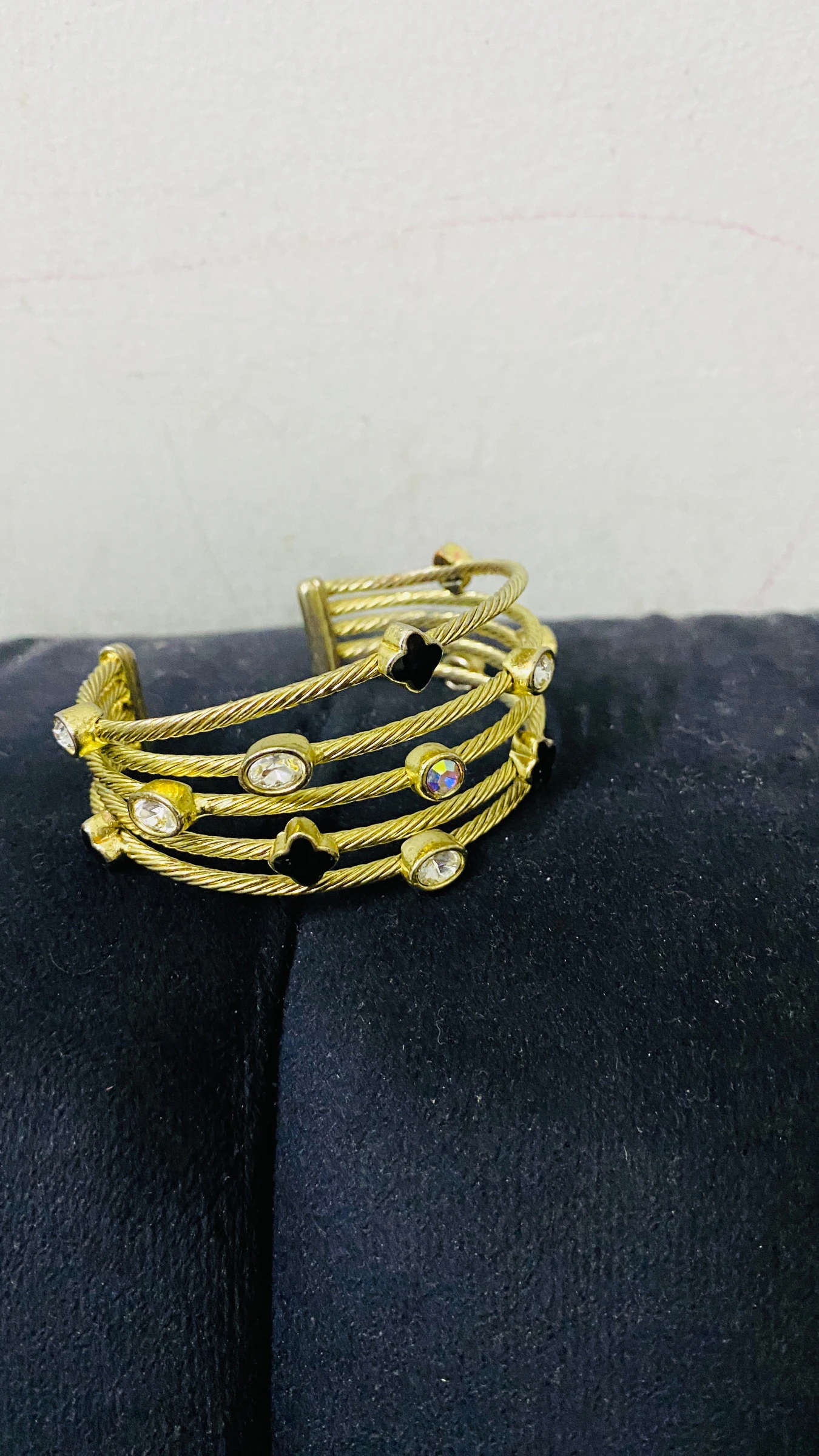 Open Hand Cuff